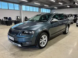 Grå Begagnad 2015 Skoda Octavia Scout Business Line Kombi | 179 900 kr (Marknadspris)