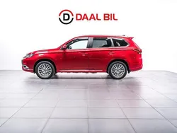 Röd Begagnad 2019 Mitsubishi Outlander P-HEV SUV | 219 700 kr (Marknadspris)