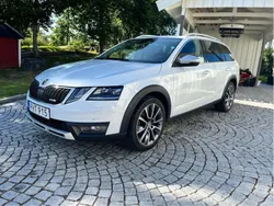 Vit Begagnad 2018 Skoda Octavia Scout Business Line Kombi | 159 000 kr (Marknadspris)