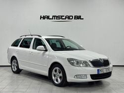 Vit Begagnad 2011 Skoda Octavia Elegance Kombi | 79 500 kr (Marknadspris)