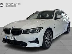 Vit Begagnad 2022 BMW 330e Sport Line Kombi | 329 900 kr (Bra pris)