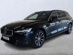 Svart Begagnad 2022 Volvo V60 Pro Kombi | 335 000 kr (Marknadspris)