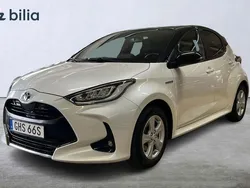 Vit Begagnad 2020 Toyota Yaris Hybrid Style Halvkombi | 209 900 kr (Marknadspris)