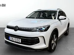 Vit Begagnad 2024 VW Tiguan Life SUV | 379 900 kr (Lite dyr)