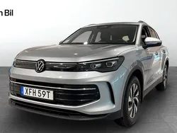 Silver (oyster silver metallic) Ny 2025 VW Tiguan Life SUV | 423 800 kr
