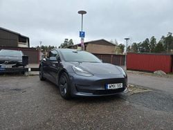 Midnight metallic silver Begagnad 2022 Tesla Model 3 Long Range AWD Sedan | 295 000 kr (Lite dyr)
