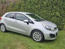 Grå Begagnad 2014 Kia Rio Halvkombi | 74 900 kr (Bra pris)