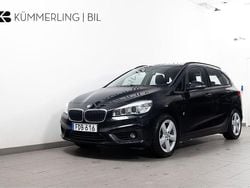 Svart Begagnad 2016 BMW 225 Active Tourer Performance Minibuss | 144 900 kr (Marknadspris)