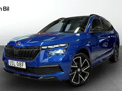 Blå (race blue metallic) Begagnad 2023 Skoda Kamiq Monte Carlo SUV | 264 900 kr (Marknadspris)