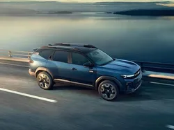 Blå Ny 2025 Dacia Bigster Journey SUV | 379 900 kr (Marknadspris)