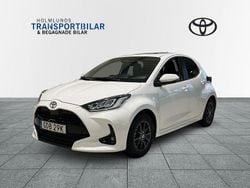 Vit Begagnad 2024 Toyota Yaris Hybrid Active Halvkombi | 249 900 kr (Marknadspris)