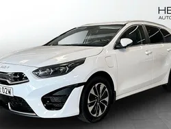 Vit (white) Begagnad 2023 Kia Ceed Sportswagon Advance Kombi | 407 900 kr