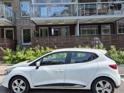 Vit Begagnad 2015 Renault Clio IV Halvkombi | 68 900 kr (Marknadspris)