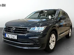 Mörkgrå Begagnad 2024 VW Tiguan Life SUV | 354 900 kr (Marknadspris)