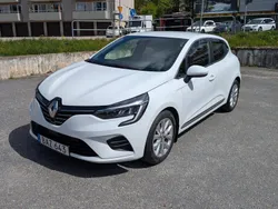 Vit Begagnad 2022 Renault Clio V Intens Halvkombi | 149 000 kr (Marknadspris)