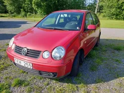 Röd Begagnad 2002 VW Polo Trendline Halvkombi | 12 000 kr