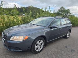 Grå (gråmetallic) Begagnad 2009 Volvo V70 Kombi | 54 800 kr (Bra pris)
