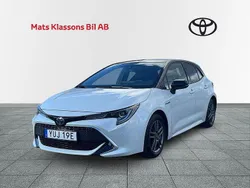 Vit Begagnad 2019 Toyota Corolla Hybrid Executive Halvkombi | 249 000 kr (Marknadspris)