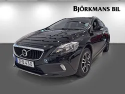 Svart Begagnad 2018 Volvo V40 CC Kombi | 169 000 kr (Marknadspris)