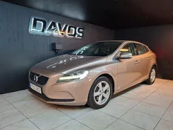 Brun Begagnad 2016 Volvo V40 Momentum Kombi | 133 900 kr (Marknadspris)