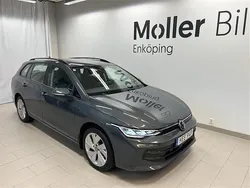 Grå (dolphin grey metallic) Begagnad 2024 VW Golf VIII Life Kombi | 309 000 kr (Marknadspris)
