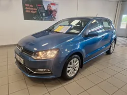 Blå Begagnad 2016 VW Polo Halvkombi | 158 500 kr (Marknadspris)