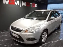 Grå Begagnad 2010 Ford Focus Platinum Halvkombi | 59 999 kr (Dyr)