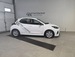 Vit Begagnad 2024 Mazda 2 Center-Line Halvkombi | 249 500 kr (Lite dyr)