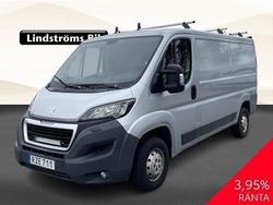 Ljusgrå (grå) Begagnad 2017 Peugeot Boxer Van | 109 900 kr (Bra pris)