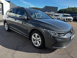 Grå Begagnad 2023 VW Golf VIII Kombi | 199 000 kr (Bra pris)