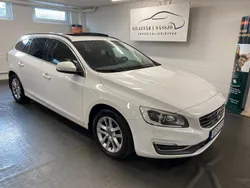 Vit Begagnad 2015 Volvo V60 Momentum Kombi | 108 900 kr (Marknadspris)
