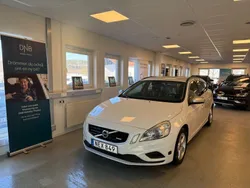 Vit Begagnad 2013 Volvo V60 R-Design Momentum Kombi | 89 900 kr (Marknadspris)