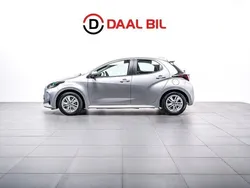 Silver Begagnad 2022 Toyota Yaris Hybrid Active Halvkombi | 179 700 kr (Bra pris)
