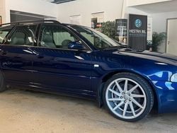 Mörkblå Begagnad 1999 Audi S4 Kombi | 199 900 kr