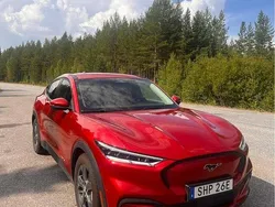 Röd Begagnad 2021 Ford Mustang Mach-E Standard Range SUV | 315 000 kr (Marknadspris)