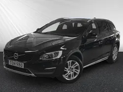 Svart Begagnad 2015 Volvo V60 CC Summum Kombi | 159 900 kr (Dyr)