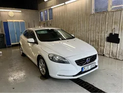 Vit Begagnad 2014 Volvo V40 Kinetic Kombi | 105 000 kr (Marknadspris)