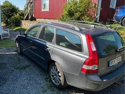 Grå Begagnad 2005 Volvo V50 Kombi | 12 900 kr (Marknadspris)