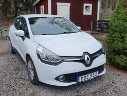 Vit Begagnad 2016 Renault Clio IV Halvkombi | 63 000 kr (Marknadspris)