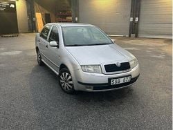 Silver Begagnad 2002 Skoda Fabia Sedan | 16 900 kr (Marknadspris)