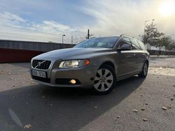 Brun Begagnad 2008 Volvo V70 Momentum Kombi | 39 900 kr (Marknadspris)