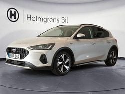 Grå Begagnad 2022 Ford Focus Active Halvkombi | 204 900 kr (Marknadspris)