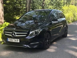 Svart Begagnad 2015 Mercedes B180 Urban Minibuss | 159 900 kr (Marknadspris)