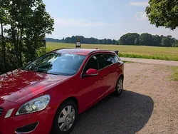 Röd Begagnad 2011 Volvo V60 Momentum Kombi | 70 000 kr (Superpris)