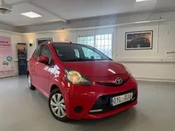 Röd Begagnad 2013 Toyota Aygo Halvkombi | 39 900 kr (Marknadspris)