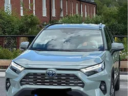 Grön Begagnad 2022 Toyota RAV4 Hybrid Executive SUV | 295 000 kr (Marknadspris)