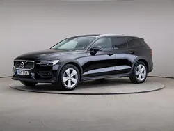Svart Begagnad 2022 Volvo V60 CC Pro Kombi | 359 000 kr (Marknadspris)