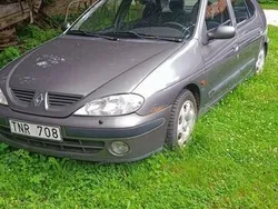 Grå Begagnad 2002 Renault Mégane II Authentique Halvkombi | 4 000 kr (Marknadspris)