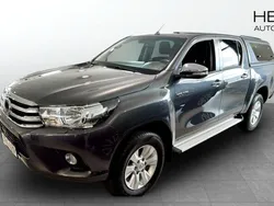 Mörkgrå (black) Begagnad 2016 Toyota HiLux Pickup | 281 125 kr (Marknadspris)