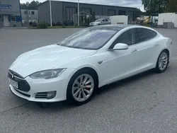 Vit Begagnad 2015 Tesla Model S Sedan | 199 900 kr